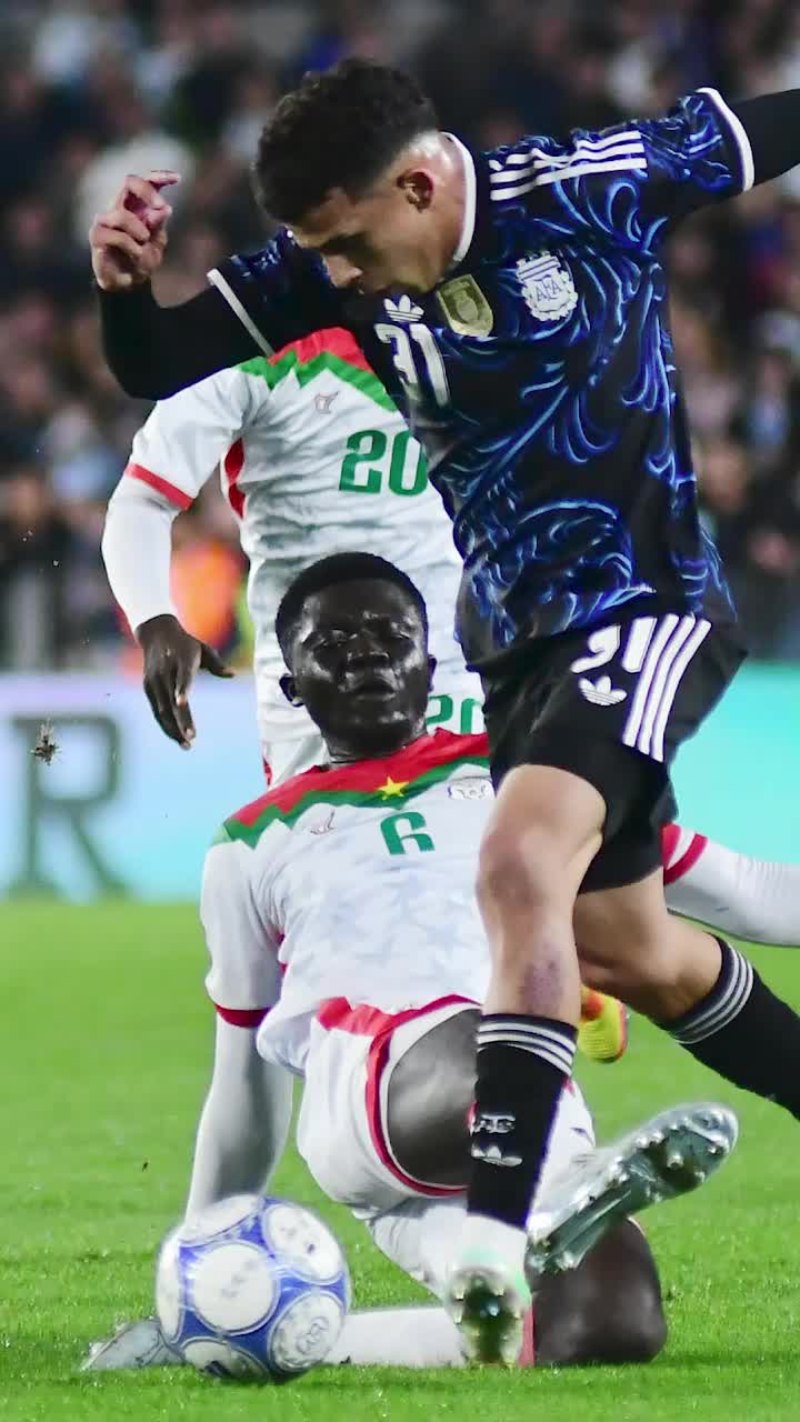 Scandal înainte de meciul cu Argentina  Jucătorii  au refuzat să facă deplasarea.  Au intrat fotbaliști de la naționala U23! Ce s-a întâmplat
