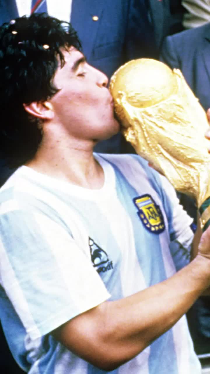Argentina marii întrebări  Confuzie la Buenos Aires: „Ce urmează după Maradona și Messi?".  Cine e posibilul urmaș al „zeilor”