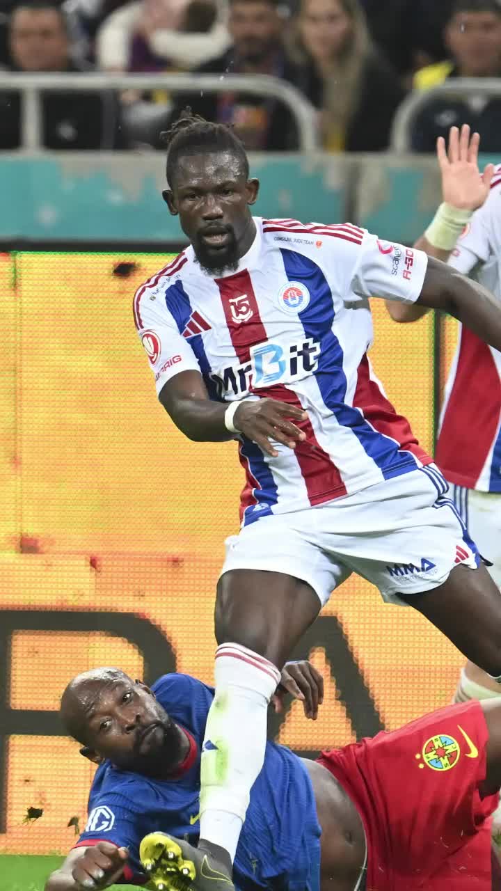 „A trebuit să le răspund. Nu e normal”  Sylla  îi acuză de rasism  pe fanii FCSB. Ce s-ar fi întâmplat după ce a fost eliminat  