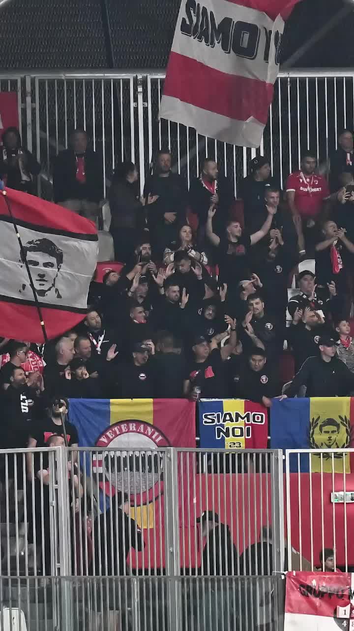 Ce au strigat fanii lui Dinamo   Măsuri întârziate la Sf. Gheorghe. Jocul s-a oprit abia la  al treilea val de scandări xenofobe și obscene