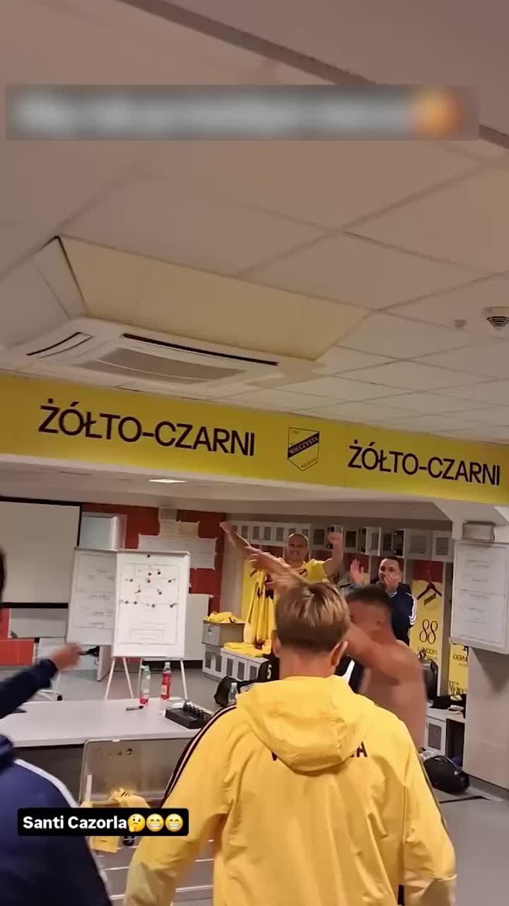 Nebunie în vestiar   VIDEO.  În absența lui Kopic,  Florentin Petre  a condus-o pe Wieczysta spre victorie! Ce poreclă i-au pus jucătorii