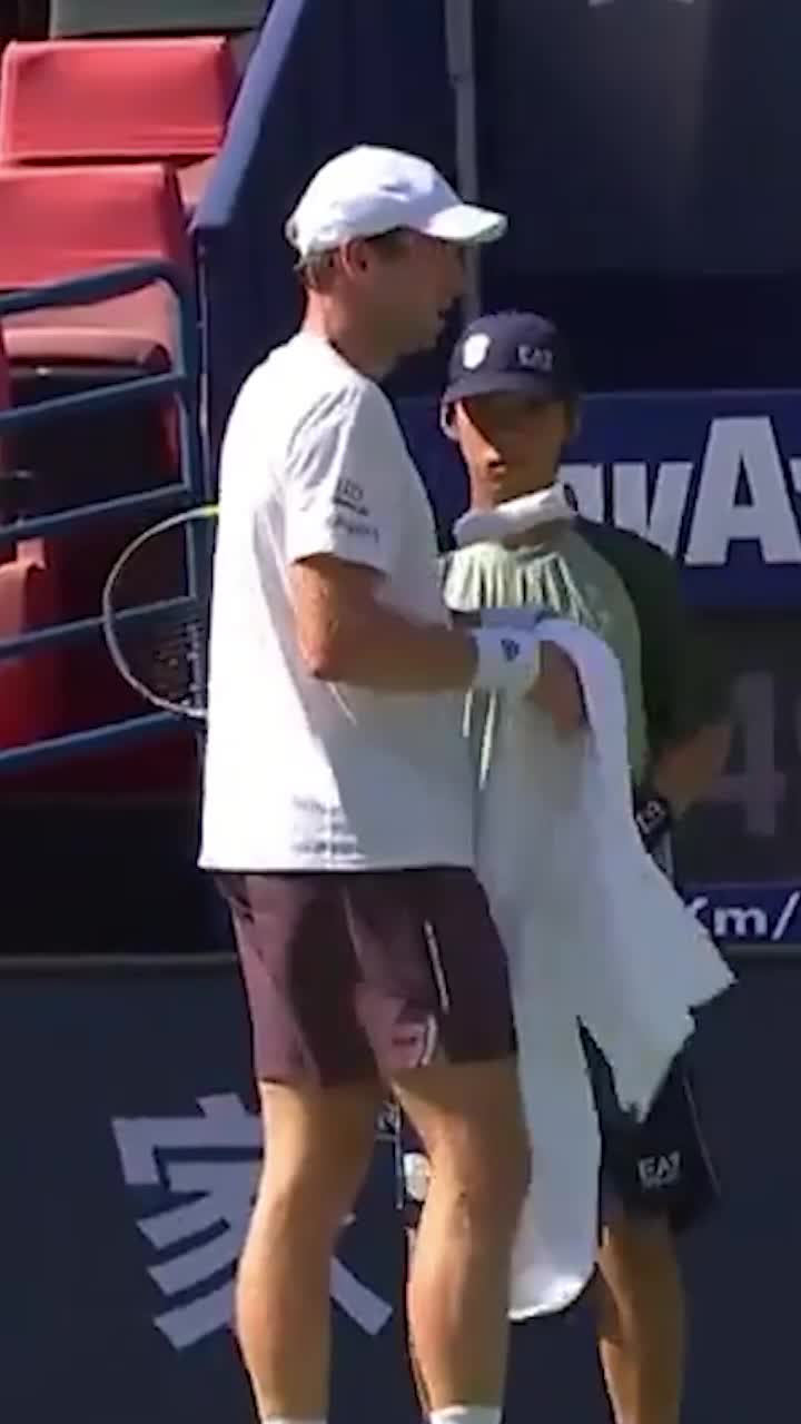 Rafael Jodar, un nou derapaj!   VIDEO.  Și-a vărsat frustrarea pe  un copil de mingi  și s-a certat cu arbitrul: „Nu le vorbim așa!”