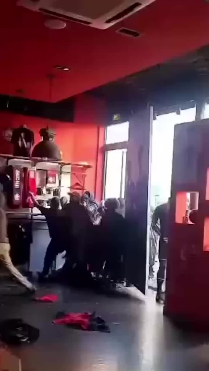 Magazinul clubului a fost vandalizat    VIDEO+FOTO.  Reacția oficialilor și  imagini cu jaful
