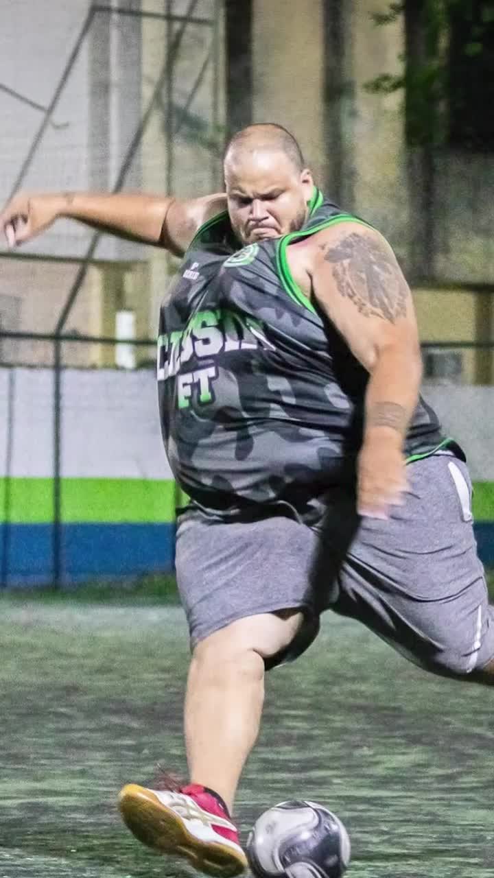 „Mintea mea a făcut scurtcircuit”  Fotbalist profesionist, despre depresie: „Când  am depășit 250 kg,  mă gândeam că nu mă mai trezesc”