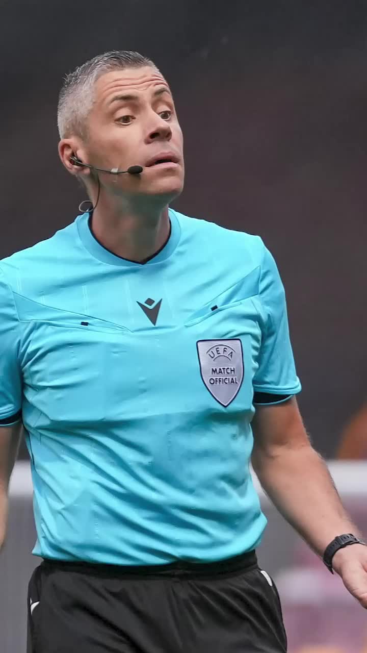 Probleme pentru Radu Petrescu   FOTO:  Arbitrul român, în centrul unui  scandal  la Steaua Roșie - Copenhaga. Decizia care a încins spiritele