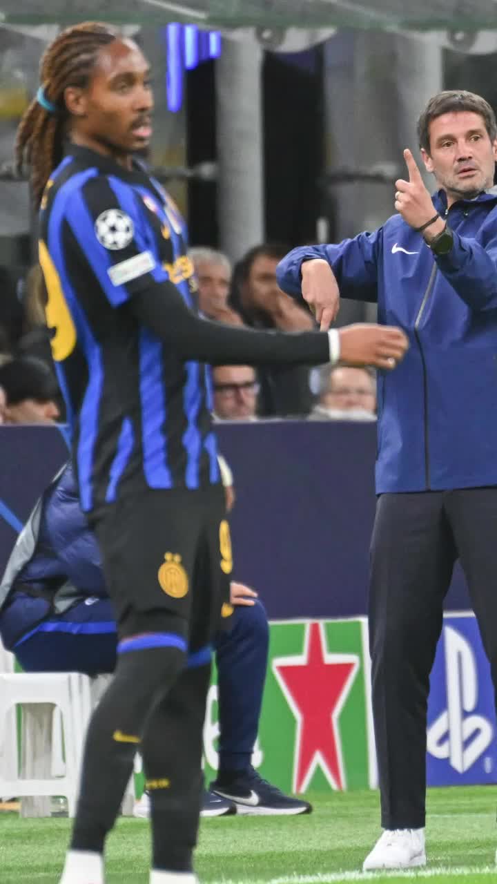 Remarcații lui Chivu  Antrenorul lui Inter, mulțumit după victoria cu Șahtior »  Pe cine a apărat:  „Am încredere în el”