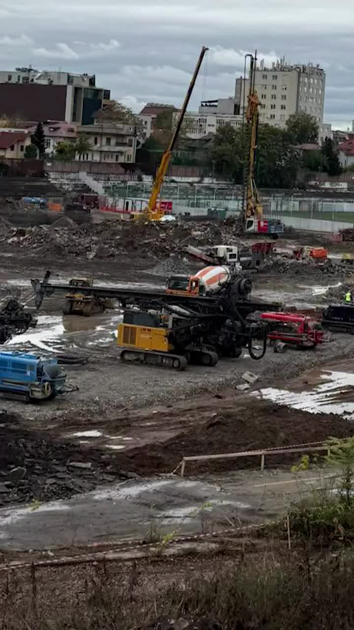 Lucrările avansează la Dinamo  Ce utilaje au apărut pe pe șantierul din „Ștefan cel Mare” +  ce probleme au descoperit  constructorii