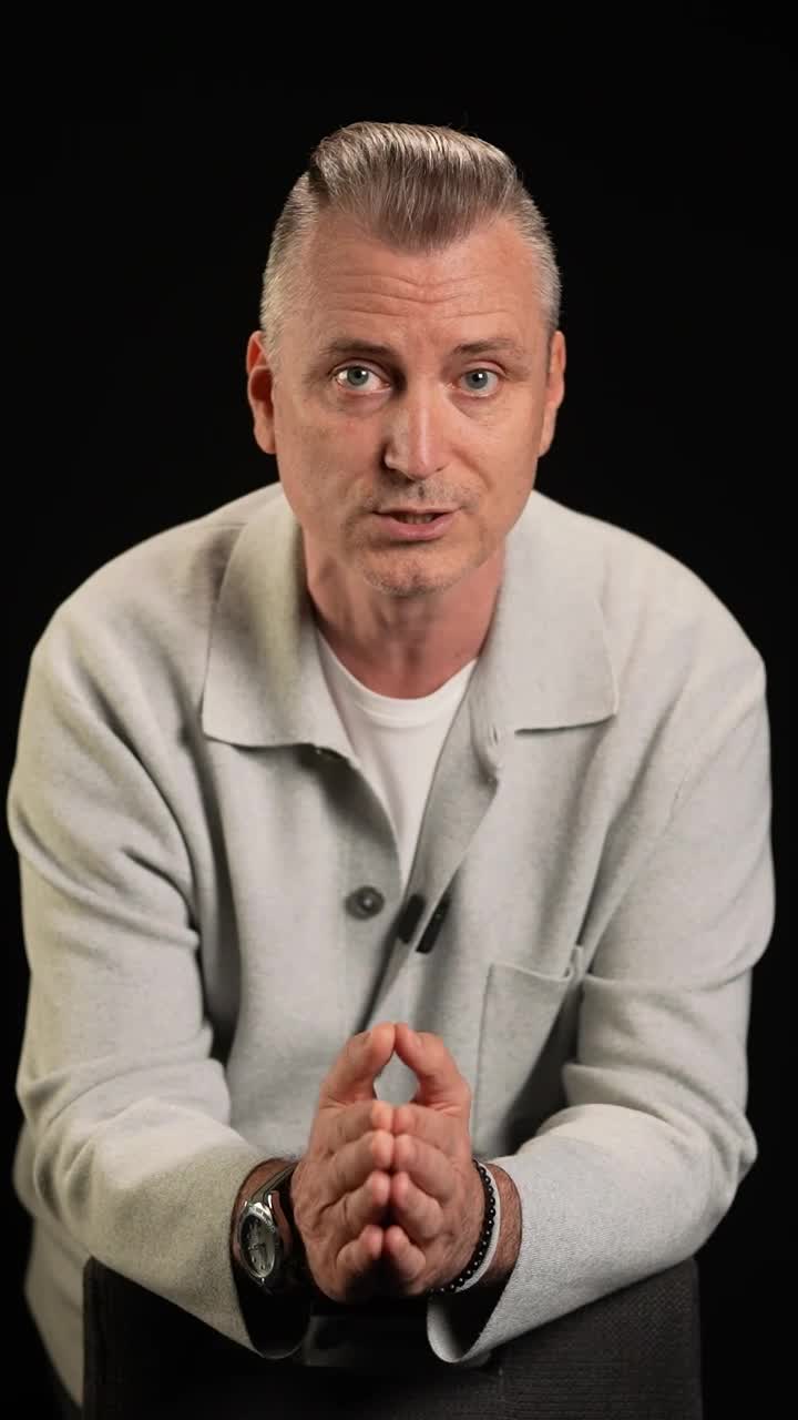 Cine a construit Generația de Aur Legendă și Adevăr, ep. 2: povestea anilor &icirc;n care Rom&acirc;nia era o forță mondială. C&acirc;t de influent era Hagi?