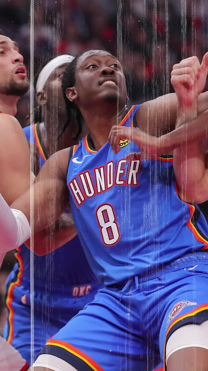Accidentare terifiantă   FOTO.  Starul a fost  scos pe targă  după o aterizare teribilă! MVP-ul din NBA nu și-a putut privi colegul