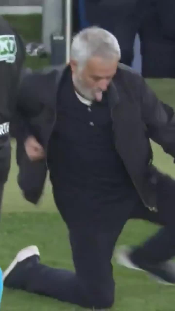 Mourinho s-a dezlănțuit!   FOTO.  Reacția portughezului de după golul victoriei din El Clasico  a făcut înconjurul planetei