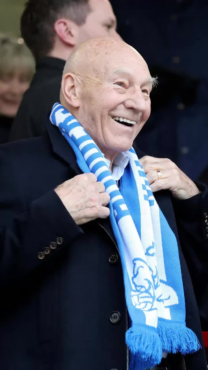 A murit Sir Patrick Stewart  Ținea cu o echipă surprinzătoare:  „Toți credeau că sunt fan United sau Chelsea”.  Ajunsese în conducerea clubului!