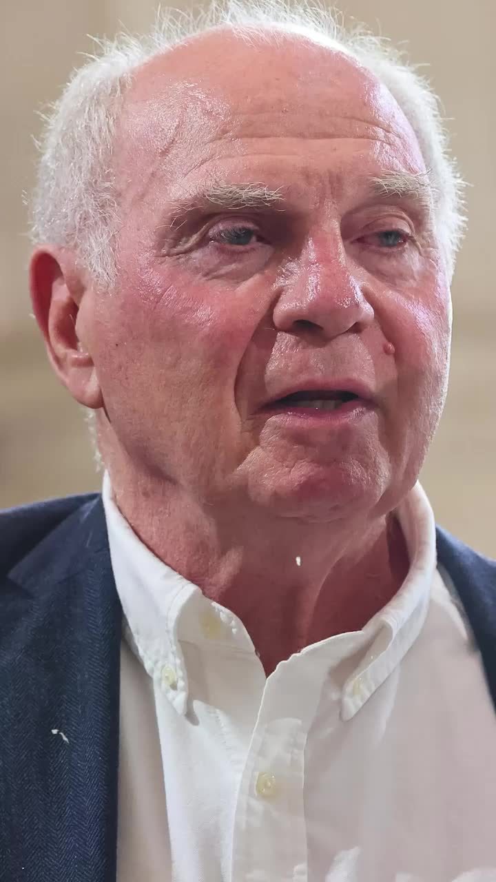 „Să nu ajungă niciodată la putere!”  Legenda se teme pentru  viitorul țării:  „O glumă! Ar trebui să se numească Asociația Prietenilor Rusiei”