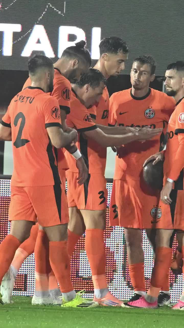 L-a convins pe Becali  Răsturnare spectaculoasă la FCSB!  Era ca și plecat,  acum ar putea semna prelungirea